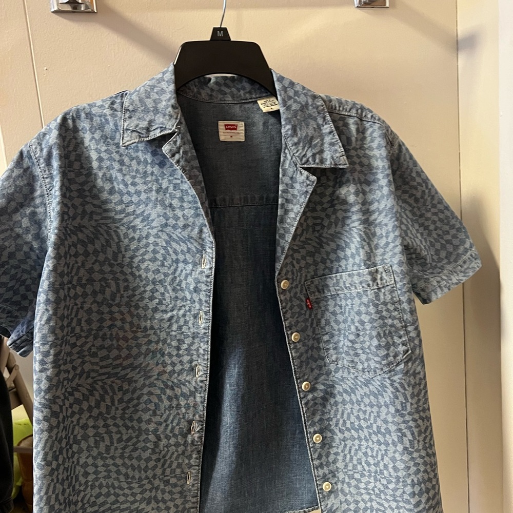 Levi’s denim shirt size M women’s